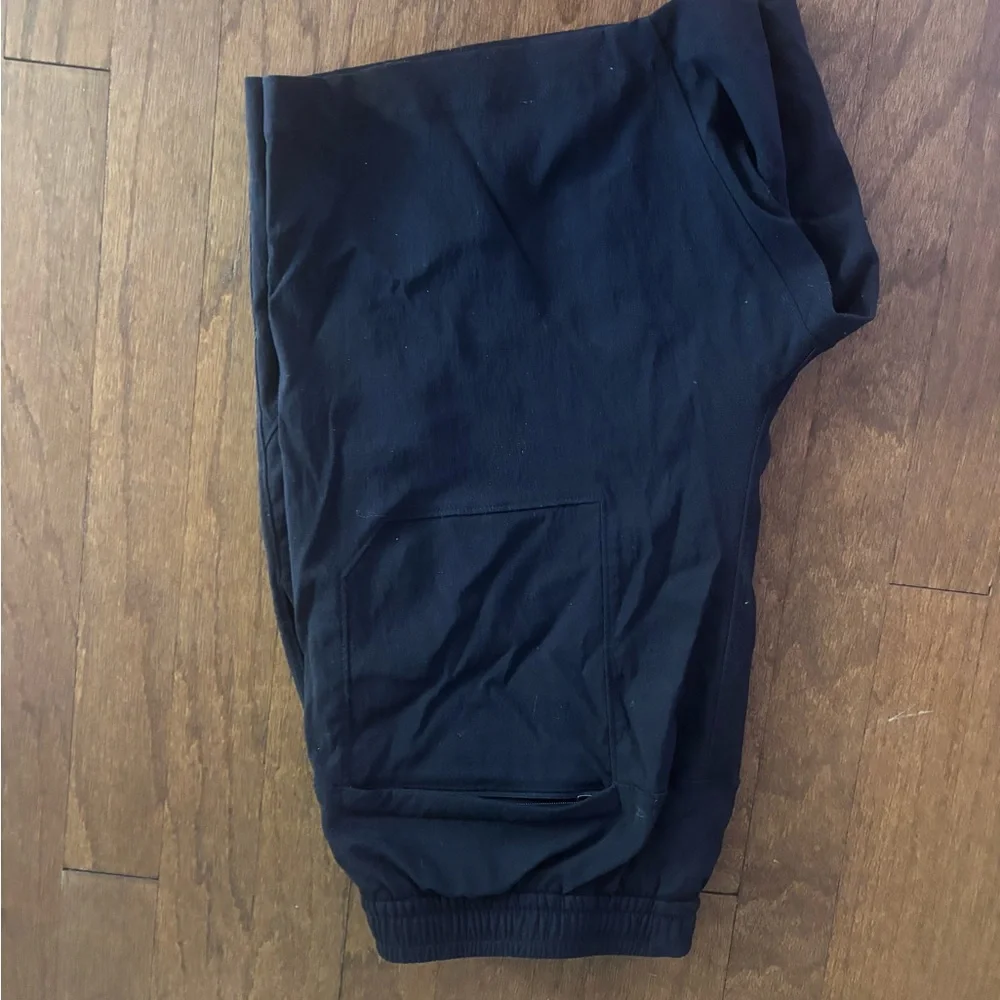 Lululemon Bowline 8” Black Shorts - Picture 2 of 4